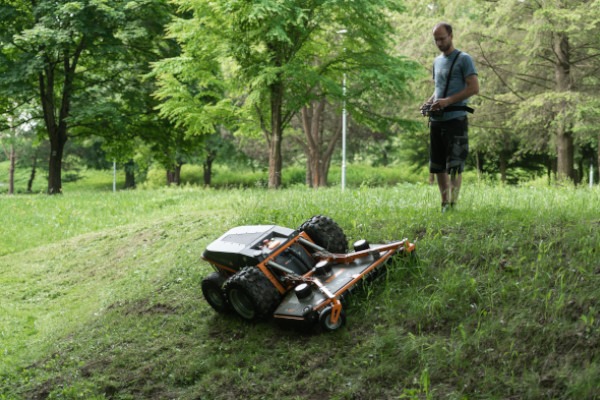 Remote-Controlled Slope Mowers